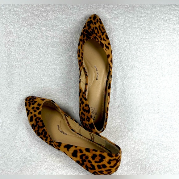 Time and Tru, size 7.5 animal print memory foam flat - Picture 2 of 6